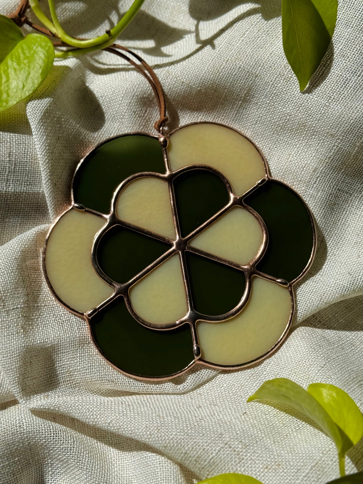 Green Fremont Antique Folk Flower
