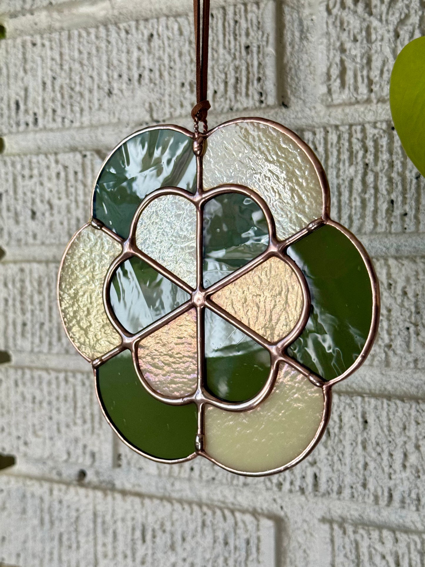 Green Fremont Antique Folk Flower