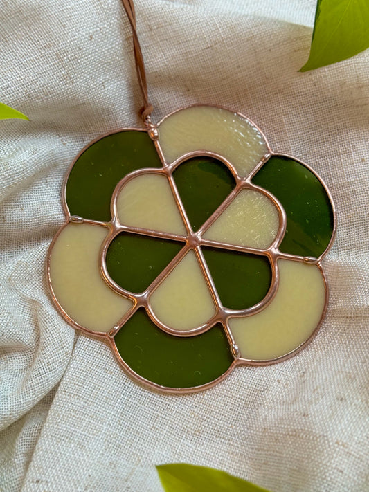 Green Fremont Antique Folk Flower